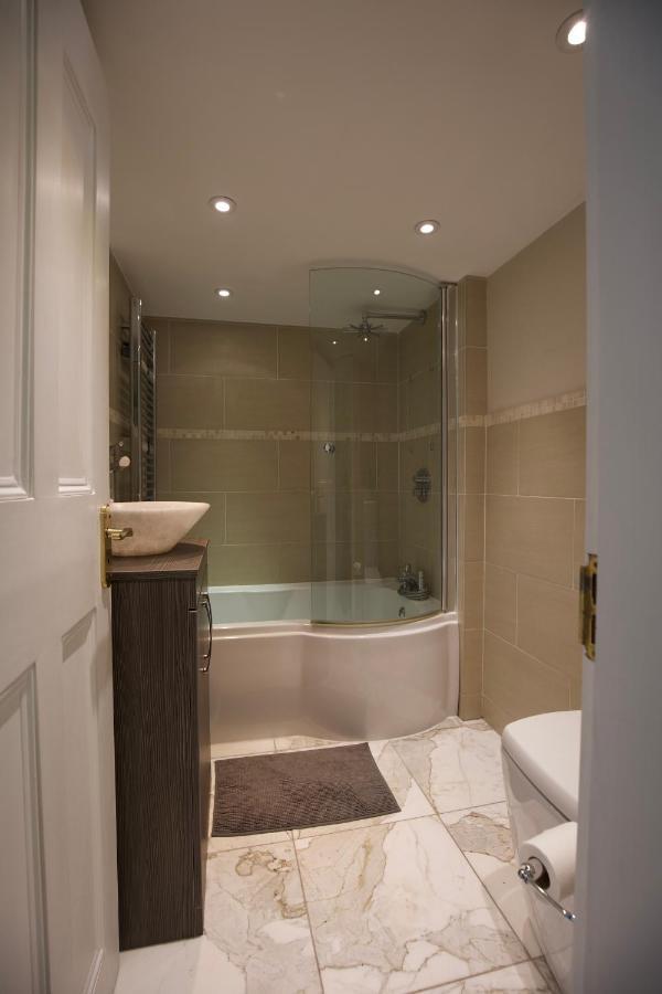 Large 2 Beds Flat Overlooking Clapham Common Park Лондон Екстериор снимка