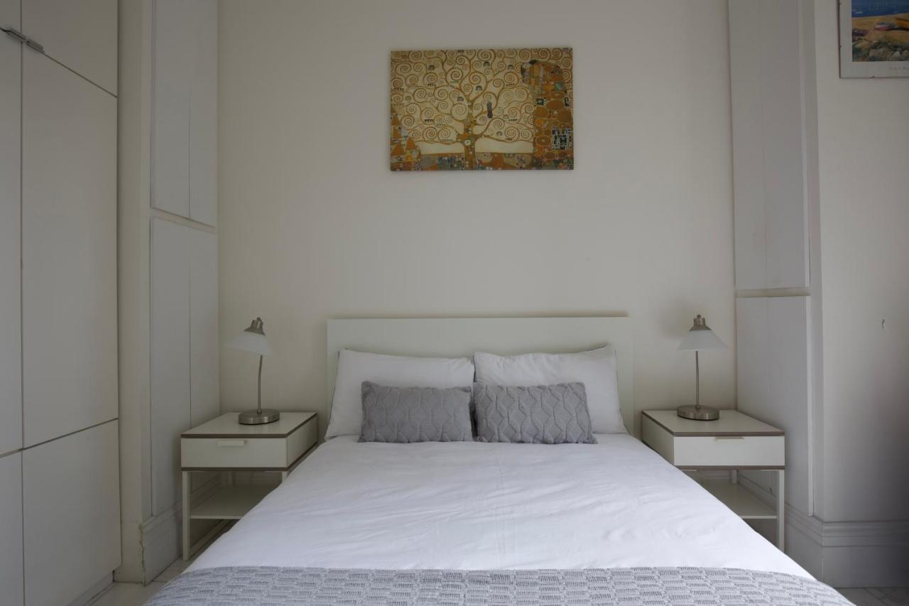 Large 2 Beds Flat Overlooking Clapham Common Park Лондон Екстериор снимка