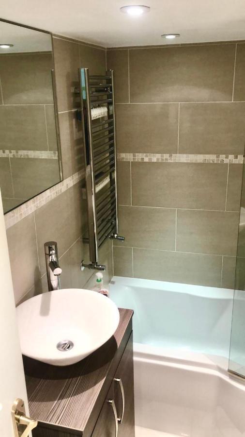 Large 2 Beds Flat Overlooking Clapham Common Park Лондон Екстериор снимка