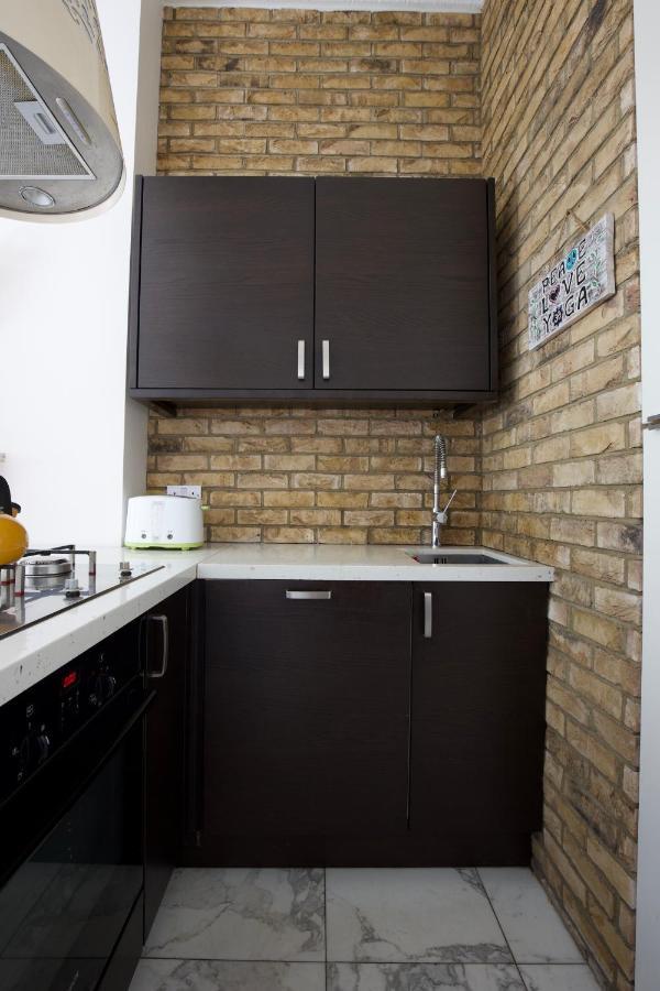 Large 2 Beds Flat Overlooking Clapham Common Park Лондон Екстериор снимка