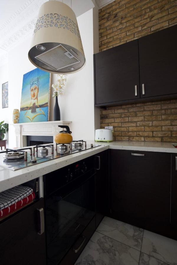 Large 2 Beds Flat Overlooking Clapham Common Park Лондон Екстериор снимка