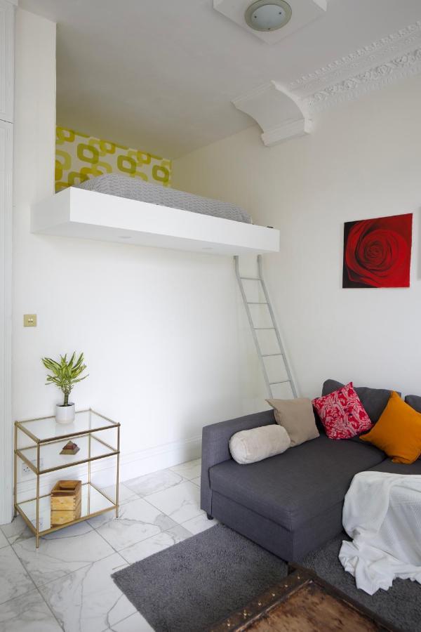 Large 2 Beds Flat Overlooking Clapham Common Park Лондон Екстериор снимка